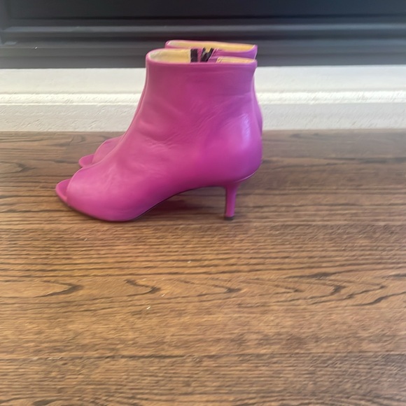 Clizia Italian made fuscia peep toe booties. Size 40. Never worn. - Picture 2 of 5